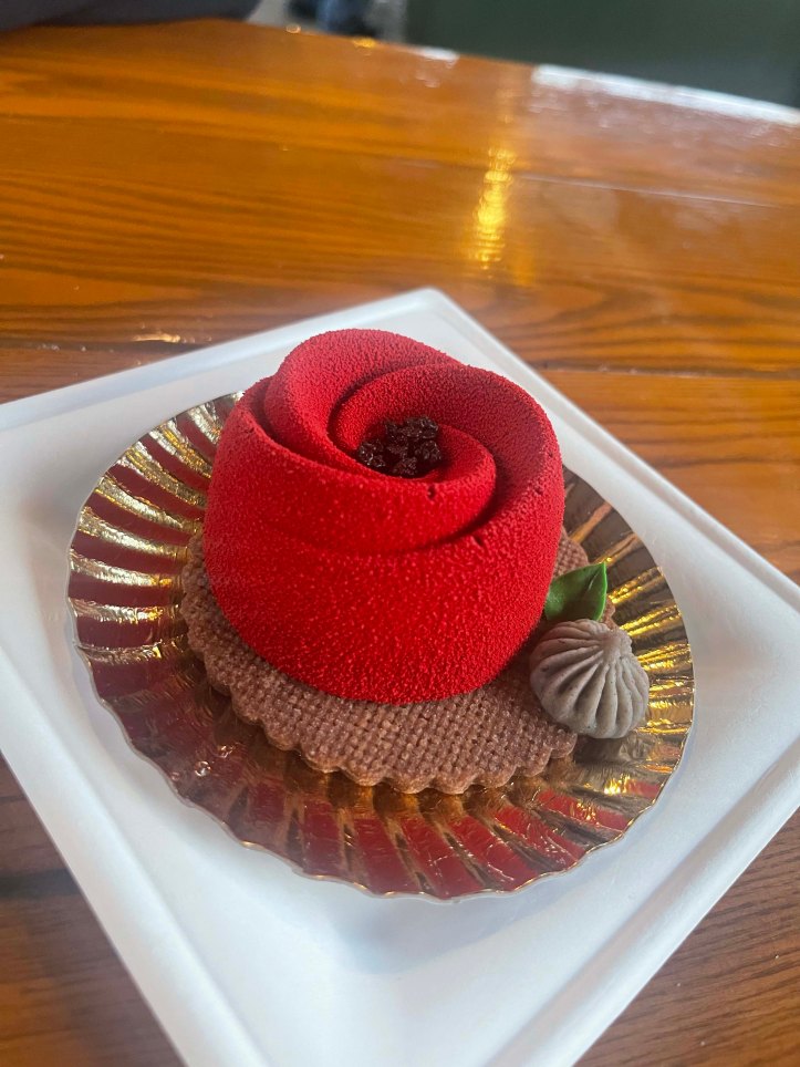 Enchanted Rose from Hollywood Scoops in Disney's Hollywood Studios