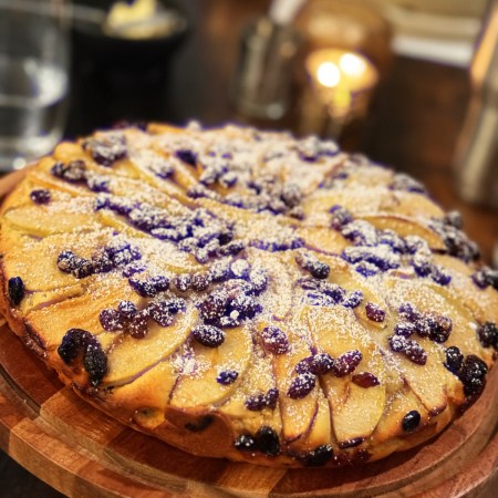 Apple "Christmas" Cake